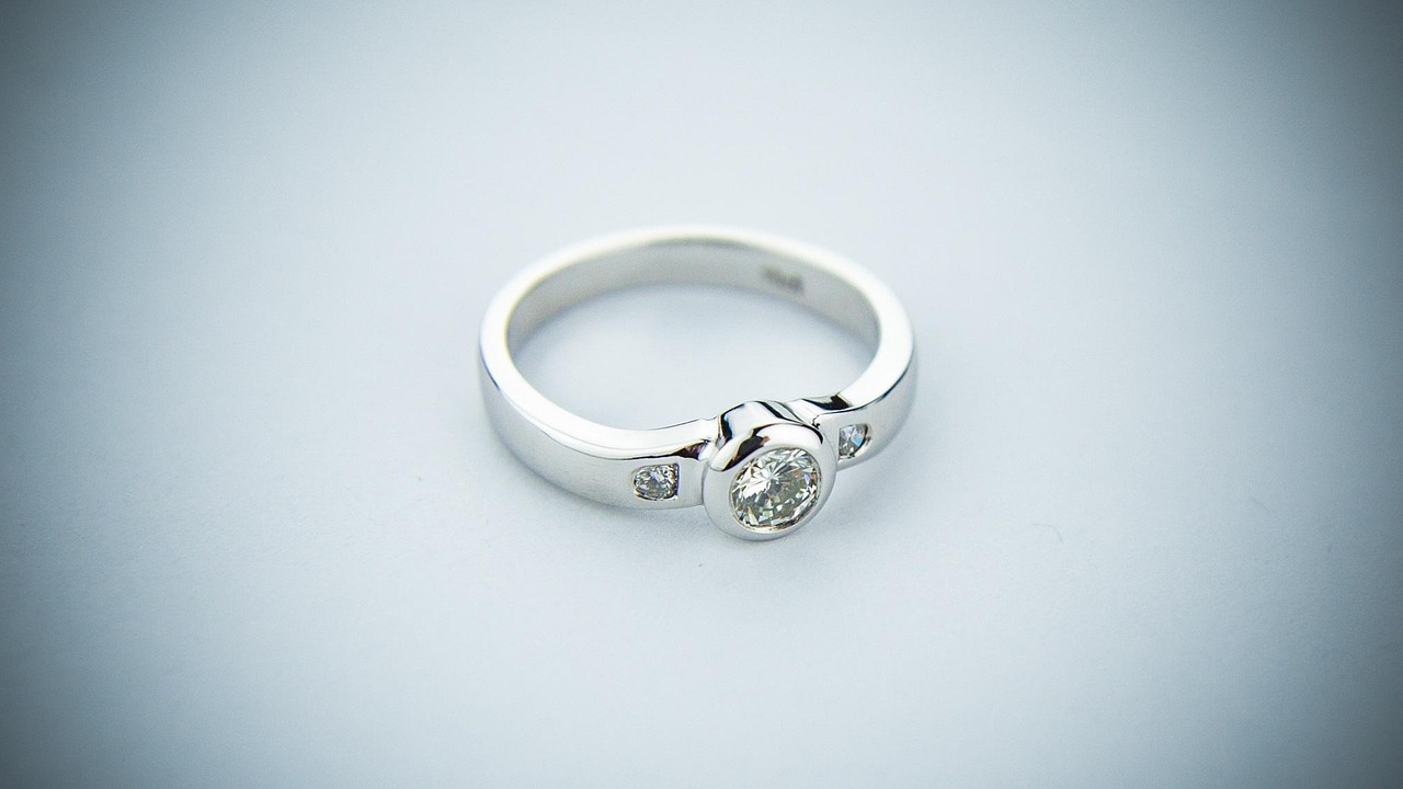 【送新婚夫妇礼物排名/让别人挪车打什么电话】