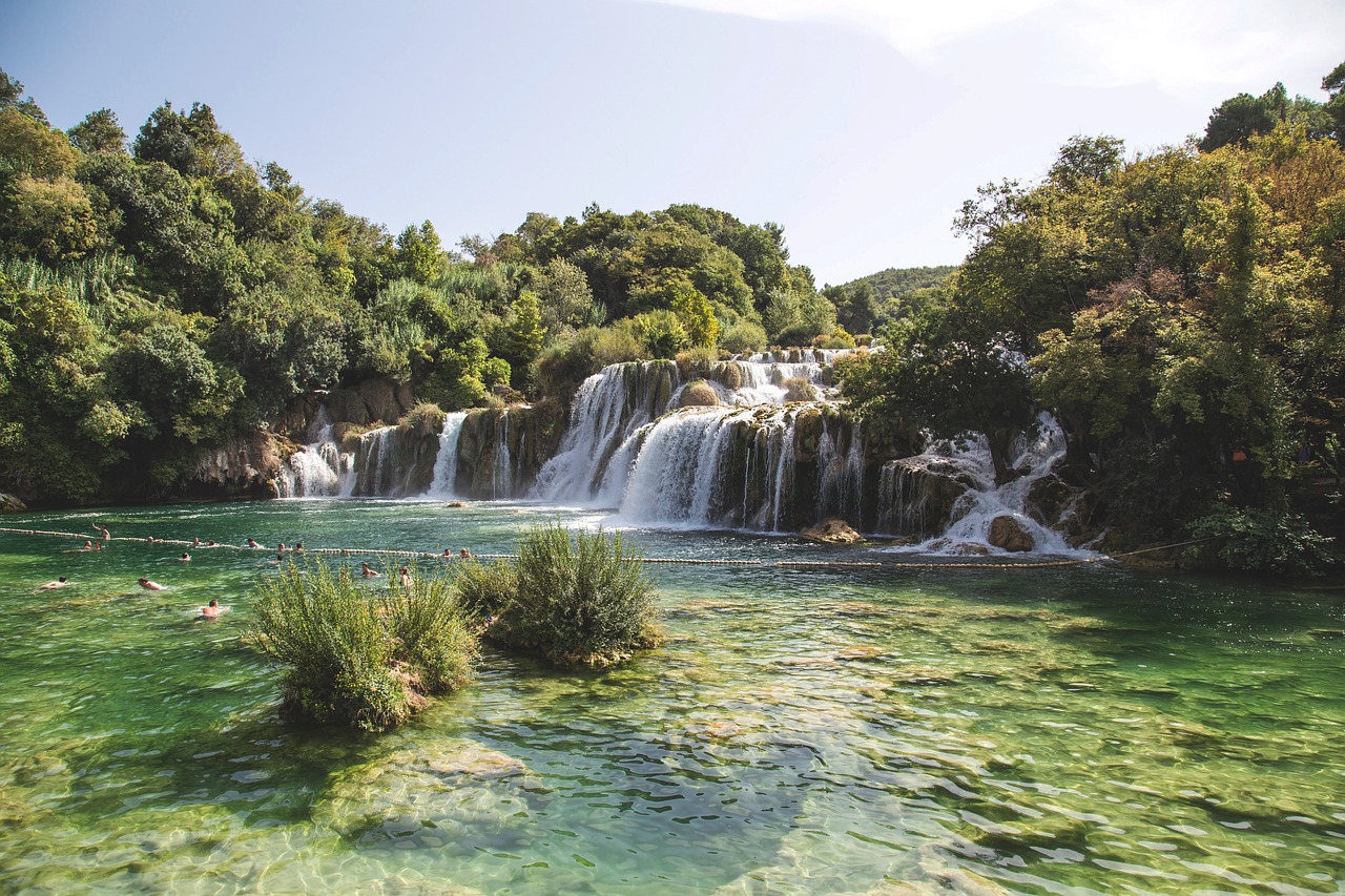【湖南旅游必去十大景点推荐/湖南旅游必去十大景点推荐郴洲西高铁】 【湖南旅游必去十大景点推荐/湖南旅游必去十大景点推荐郴洲西高铁】